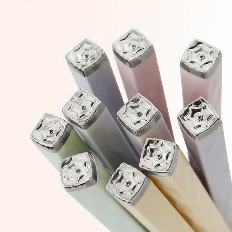 Alloy Chopsticks - Suitable for Household Use, with Anti-slip and Heat-resistant Properties, High Appearance Quality, One Set for One Person.
