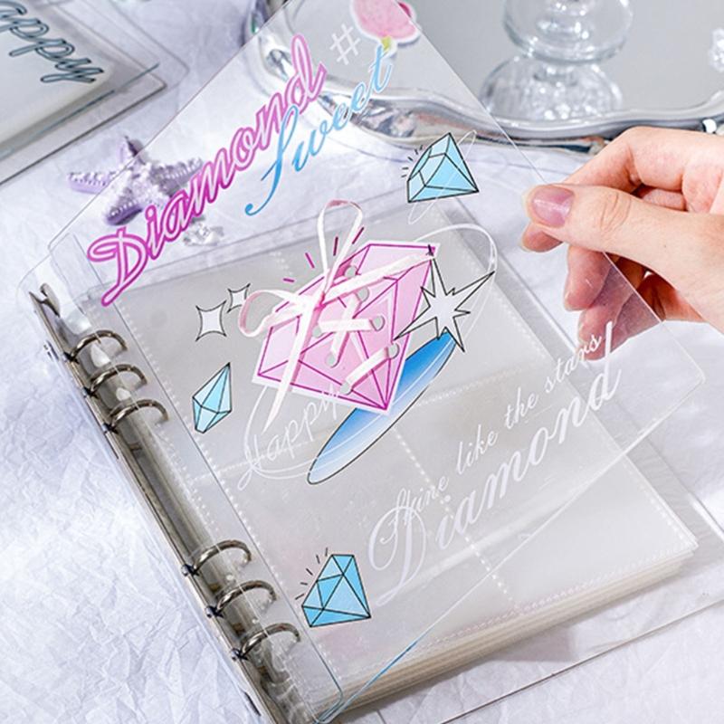 Elegantes Acryl-Fotoalbum mit 4 Fächern pro Seite 6 Ringe Schleifen-Ordnerdeckel Kartenhalter Sammlerbuch
