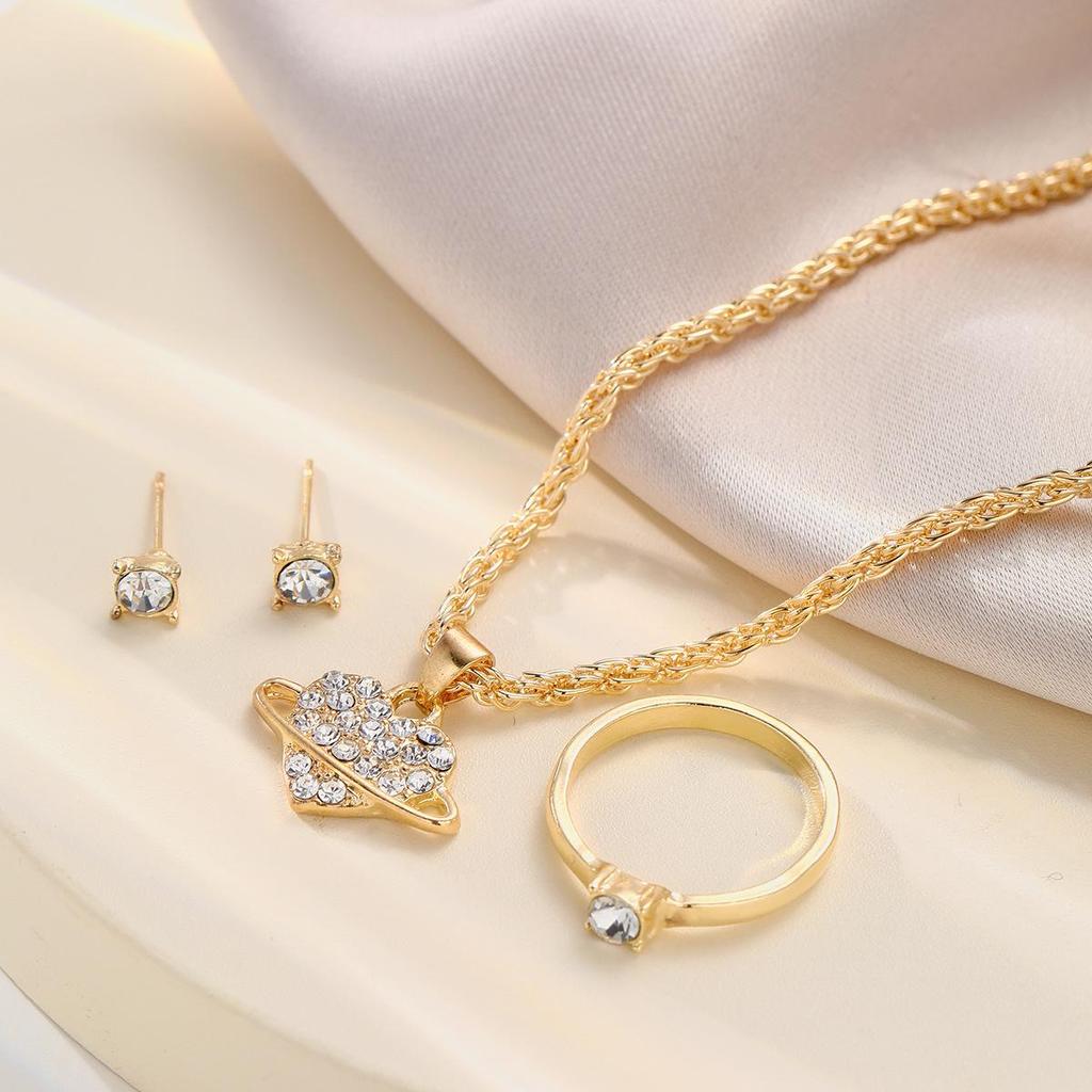 European-American Fashion Inlaid Diamond Heart Jewelry Set: Necklace, Zircon Earrings, and Ring.
