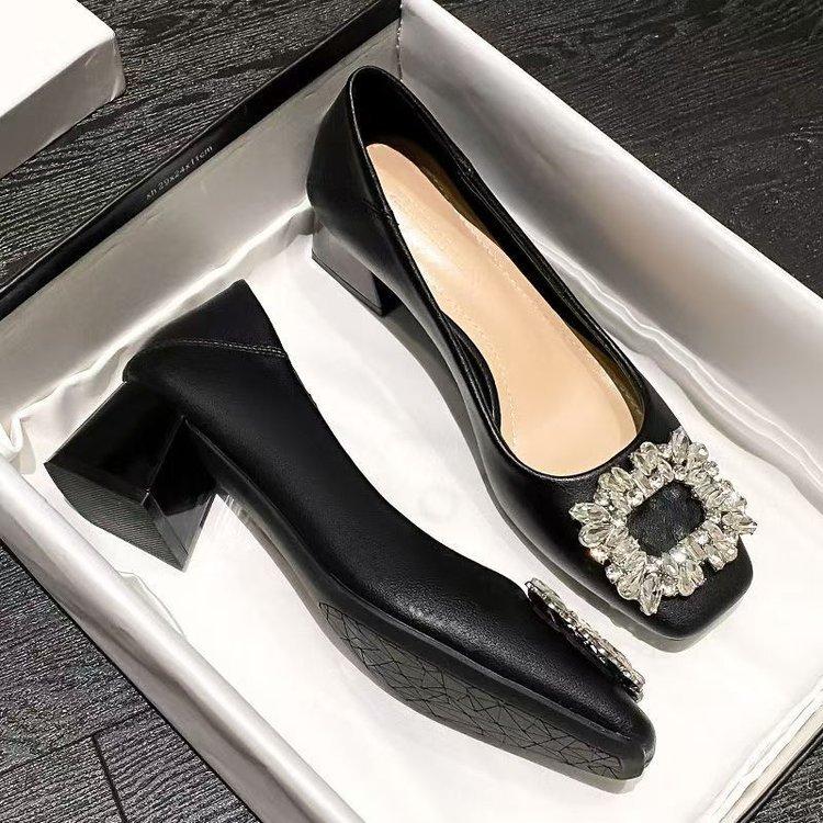 

Square head high heels women s thick heel spring 2025 new nude versatile skirt French patent leather medium heel single shoes women 39