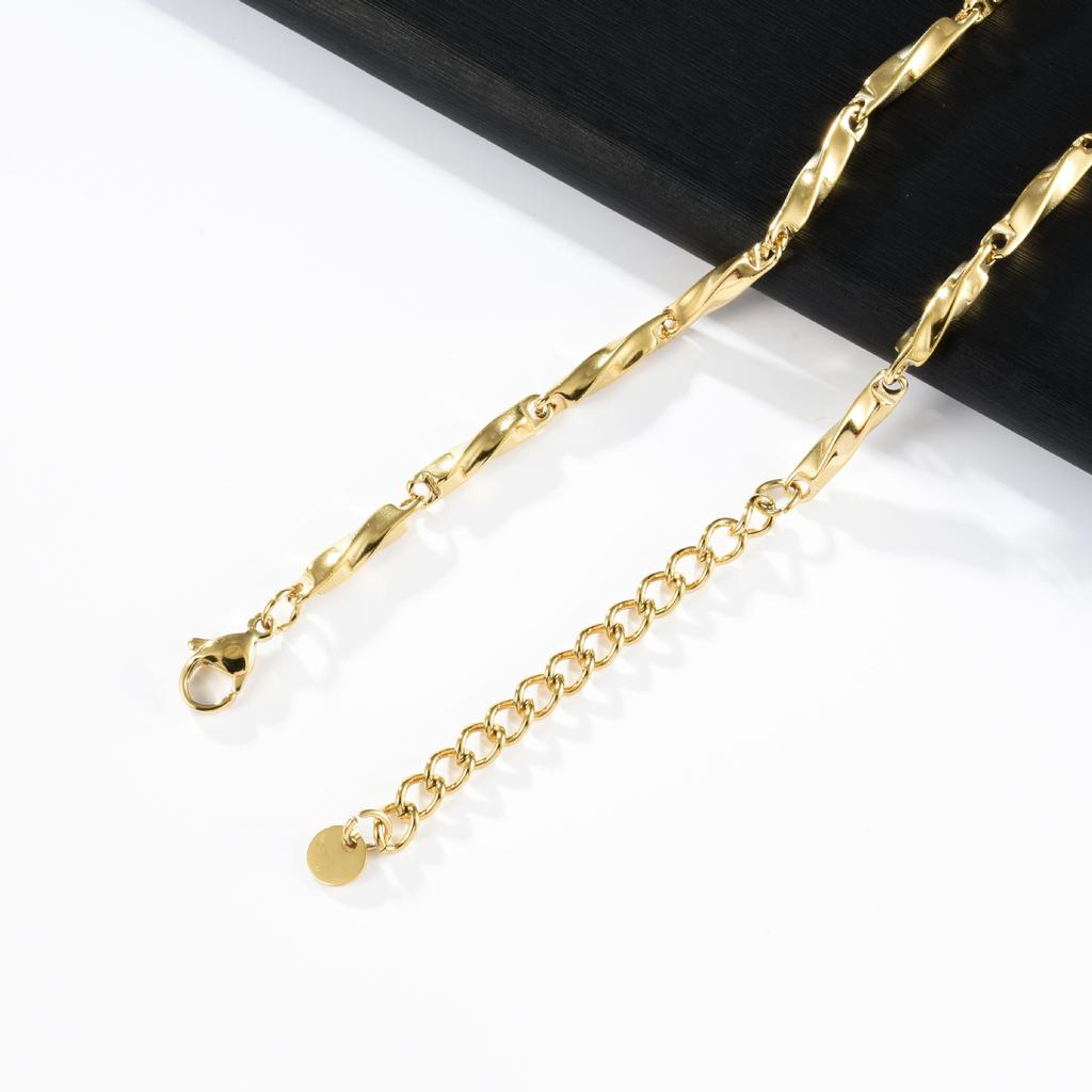 A Mobius Ring Stainless Steel Necklace Gold Necklace Clavicle Chain Men's and Women's INS Style, Stacked In Europe and America