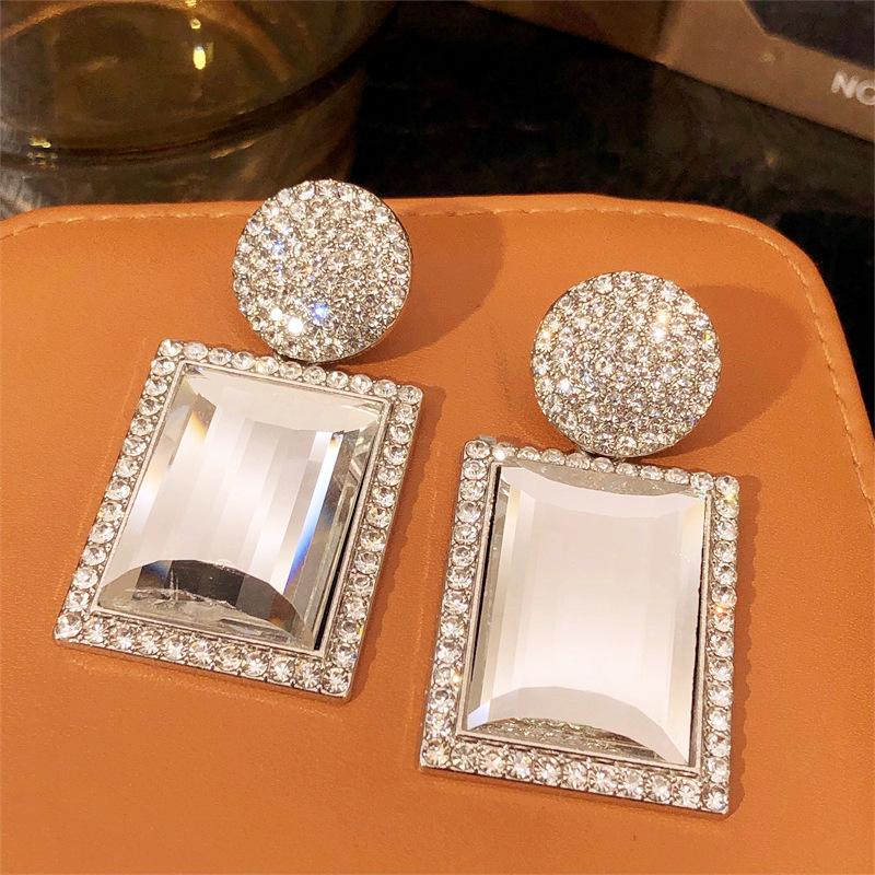 

Серьги-квадраты с бриллиантами, модные и простые универсальные серьги, нишевые, с индивидуальностью и высококлассные серьги, женские
