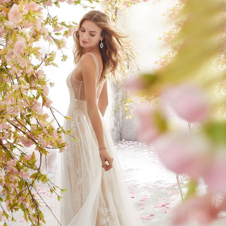 Robe de Mariée Nouvelle Collection Printemps Européenne et Américaine Sexy Décolleté en V Sans Manches Dentelle