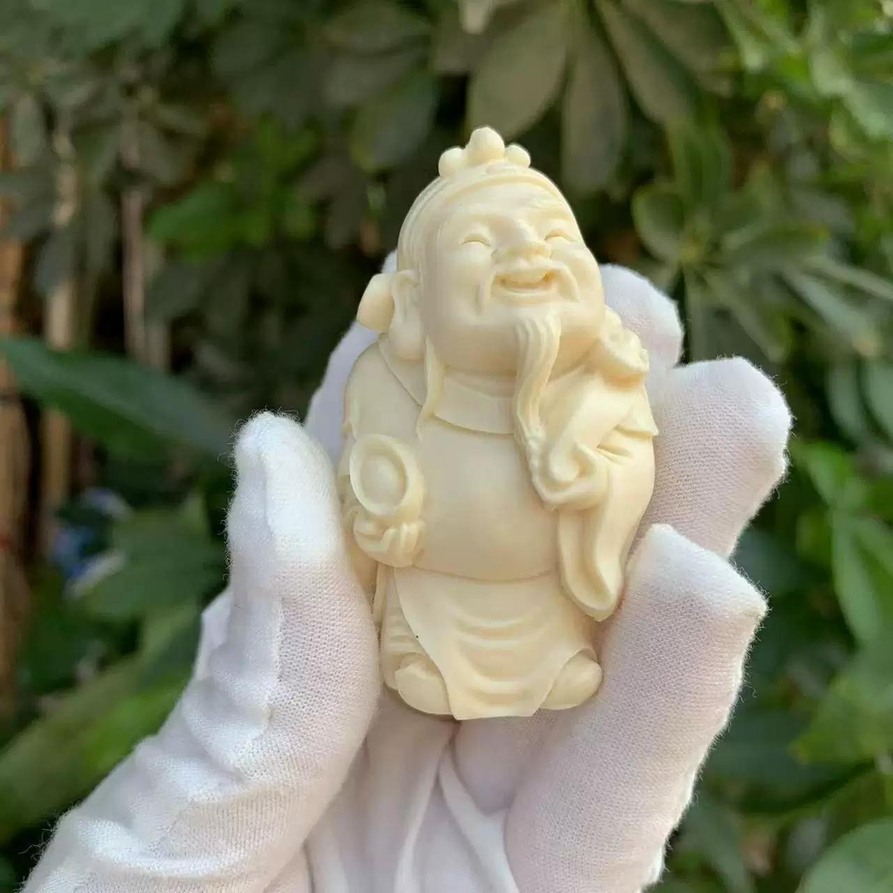Chinese wood carving. Black pine wood. Carved small statue of the God of Wealth, 6 cm tall. Feng Shui Statue Wood Statue Ornament Wood Handicraft