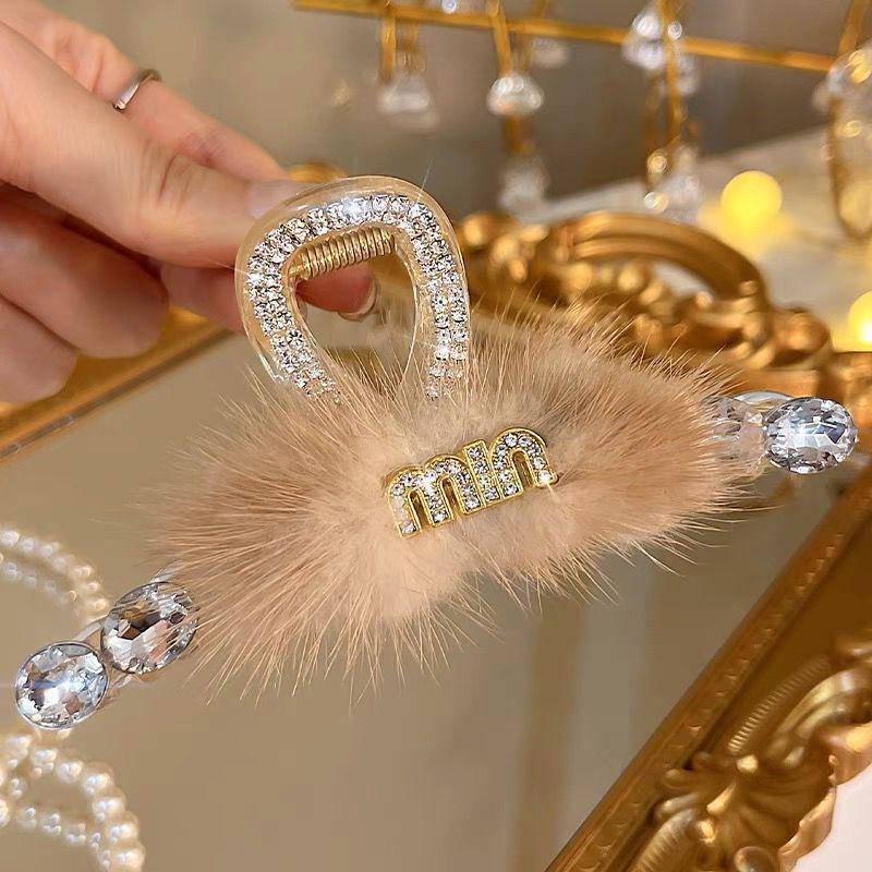 Autumn/Winter 2025 Plush Mink Fur Love Heart Rhinestone Shark Claw Clip for Women