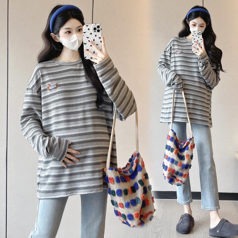 Stylish Striped Long Sleeve Maternity T-Shirt - Loose Fit, Mid-Length, Relaxed Style L