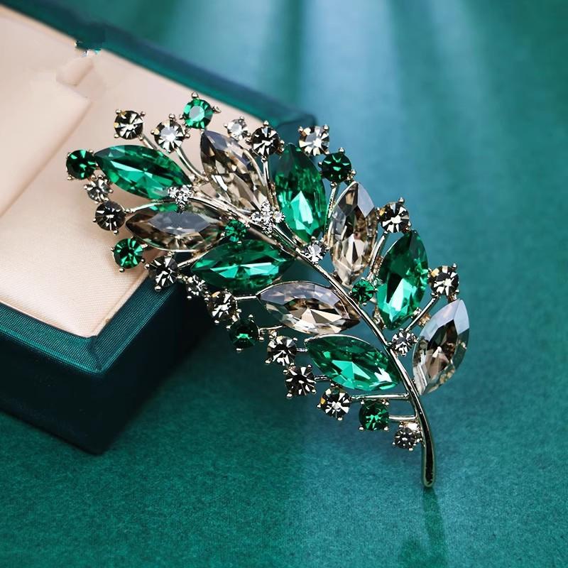 

High Sense Retro Luxury Leaf Brooch Универсальный костюм, пальто, платье, аксессуары Цветной искусственный кристалл, модный корсаж зелёный