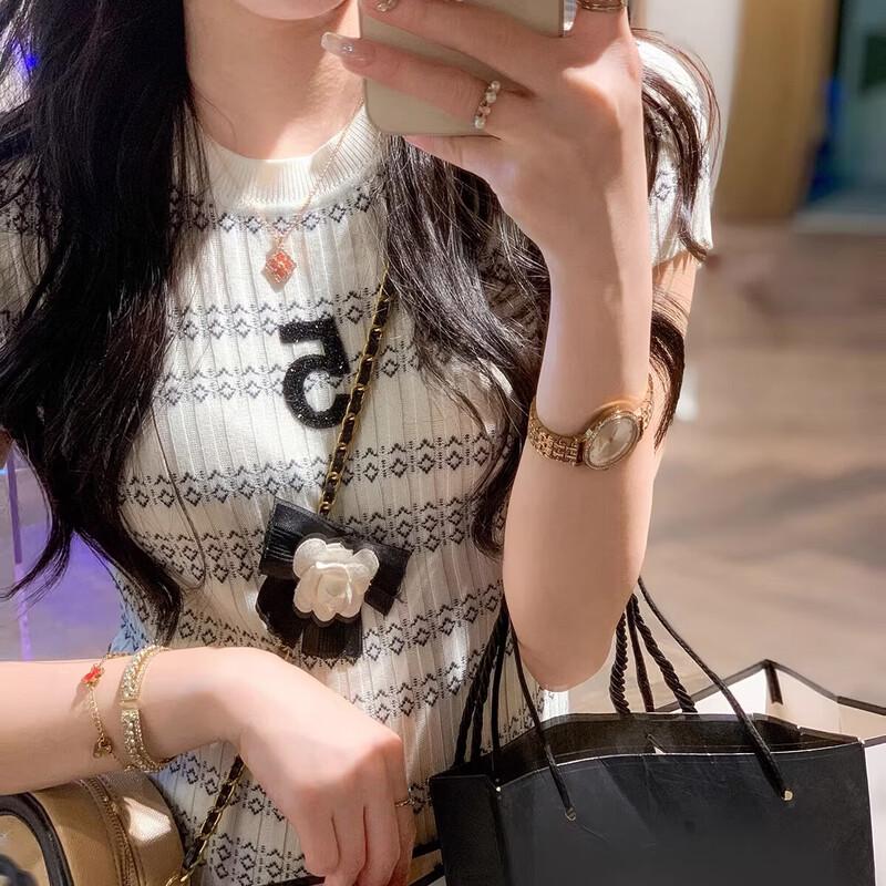 Elegant Striped Knit Short-Sleeve Dress M