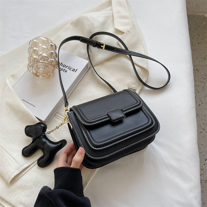 Chic Versatile Women's Shoulder Bag Small Crossbody Purse Elegant Design In Various Colors