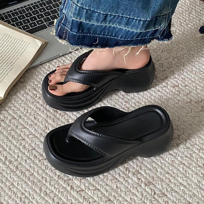 Cool Sandals Summer 2025 New Style Flip Flops Women's EVA Thick Sole Fashionable Slope Heel Height Increasing Beach