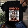 Ich bin eine Frau Ich diente im Militär Ich bin ein Veteran Herren- und Damen-T-Shirts