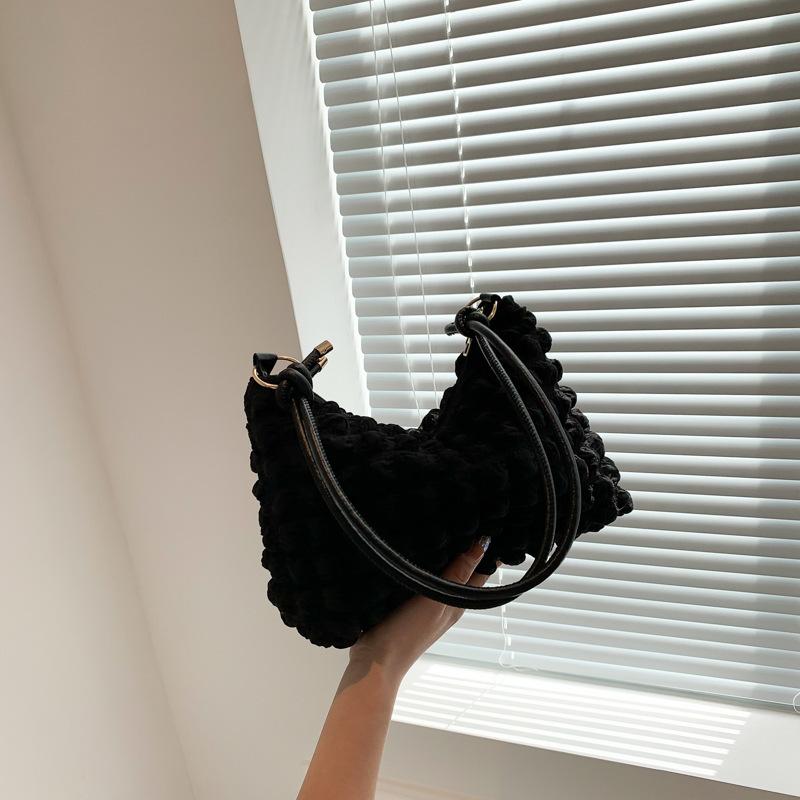 

Women s simple temperament gentle folds underarm bag women s spring summer new shoulder messenger bag small square bag average size чёрный