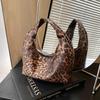 Women PU Leopard Fashion Shoulder Bag Large Capacity Circular Underarm Bag Zipper Closure Fashion Carrying Bag Chic Hobo Bag KTB
