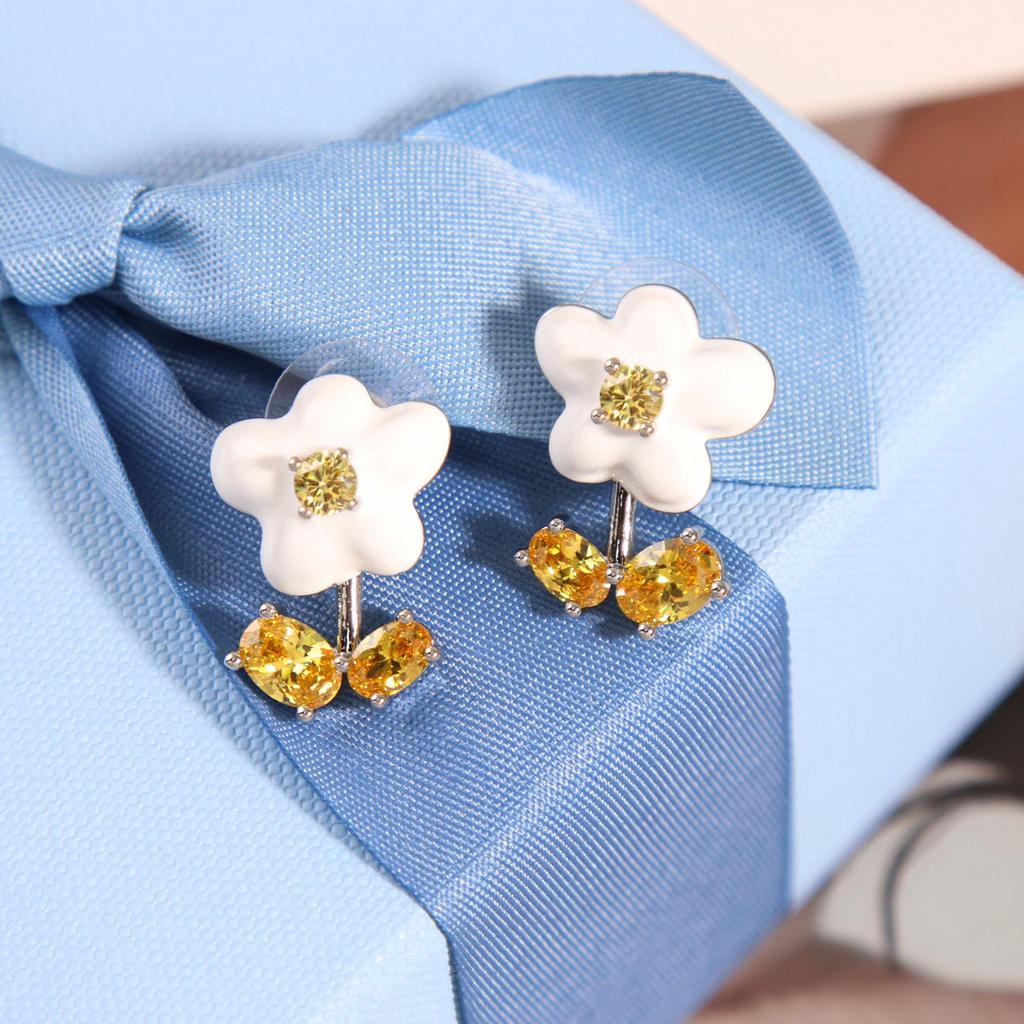 New Hot Brand Vintage Flower Earrings for Women Gift Luxury Jewelry Fashion Copper Designer Eardrop Lady Party Stud Earrings