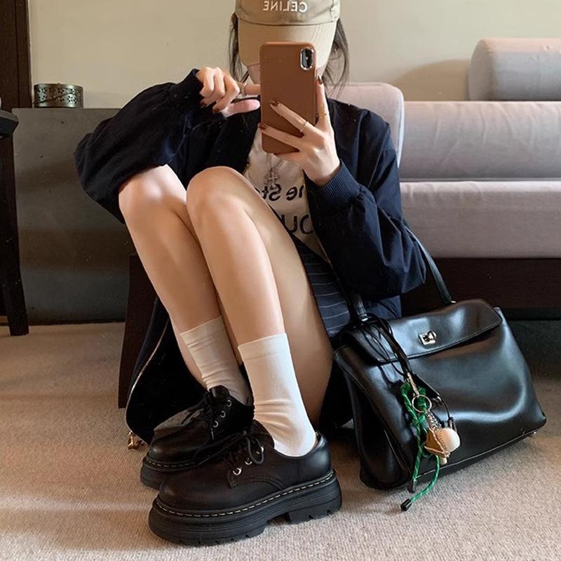 

Женские туфли из кожи на платформе в британском стиле, осень 2024 года, универсальные, на мягкой подошве, со шнуровкой, повседневные мокасины Tide 34 чёрный