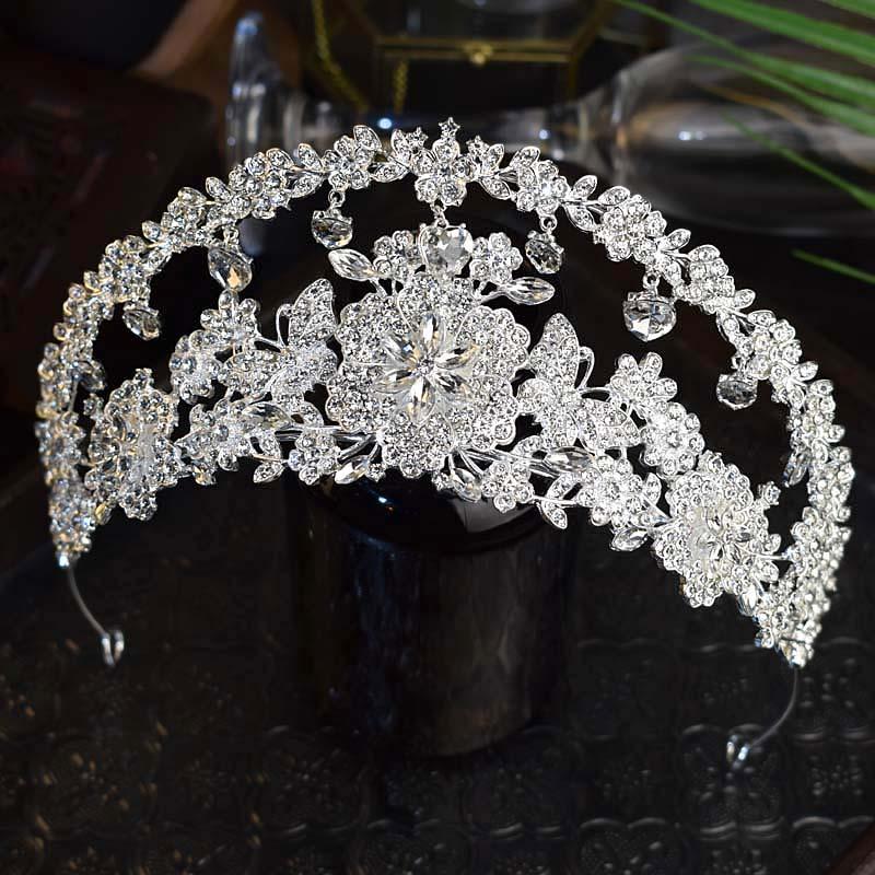 

Величественное и изысканное свадебное платье-корона, студийный образ «Корона» и тиара на день рождения