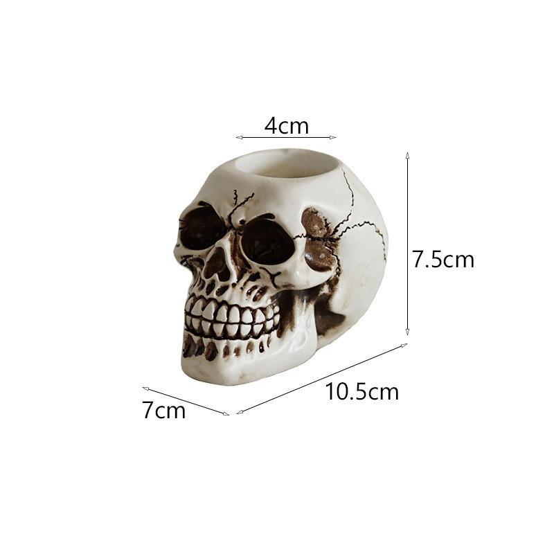 

1PCS European Little Skull Candlestick Atmosphere Decoration Ornaments Role Play Tabletop Game Props Resin Crafts