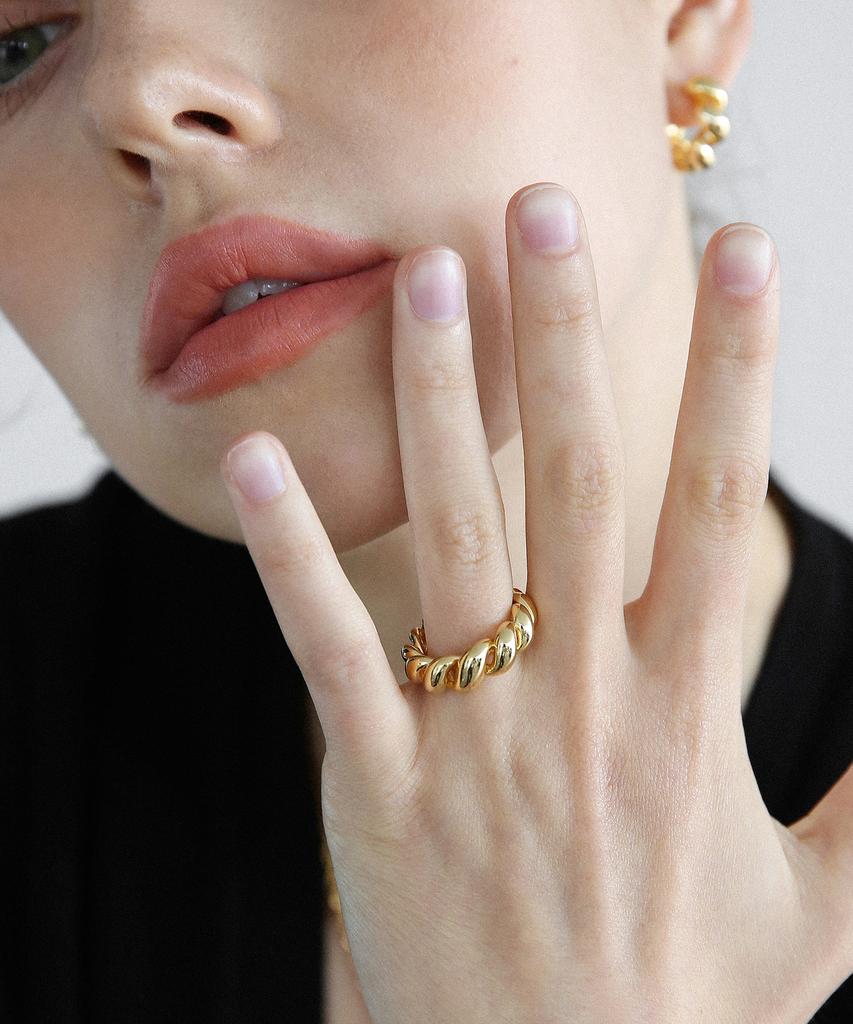 Lazydawn Croissant Ring R026
