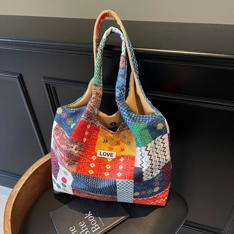 

Fashion trend large-capacity bag 2025 spring new underarm bag casual texture women s shoulder tote bag