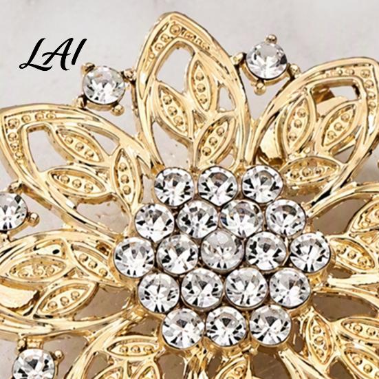 Hollow Flower Brooch Rhinestone Brooch Alloy Floral Decorative Lapel Pin Badge Pin Vintage Clothing Jewelry for Wedding Party Prom Women