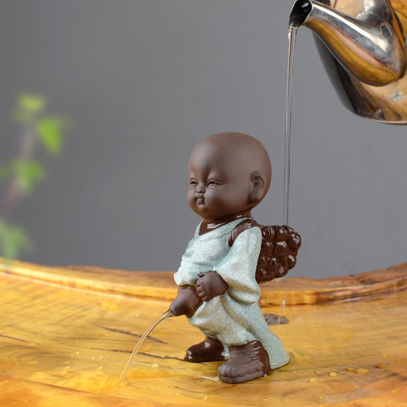 

Creative purple sand tea pet water spray urination ornament cute little monk can raise tea art tea tray personalized tea set циан