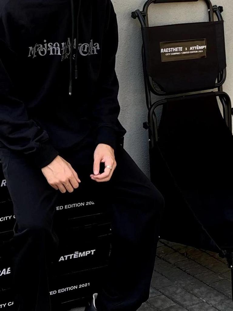 Unisex Margiela Hoodie: Lockere Passform, Umgekehrtes MM6-Logo, Reine Baumwolle, Rundhalsausschnitt, Trendiger Stil