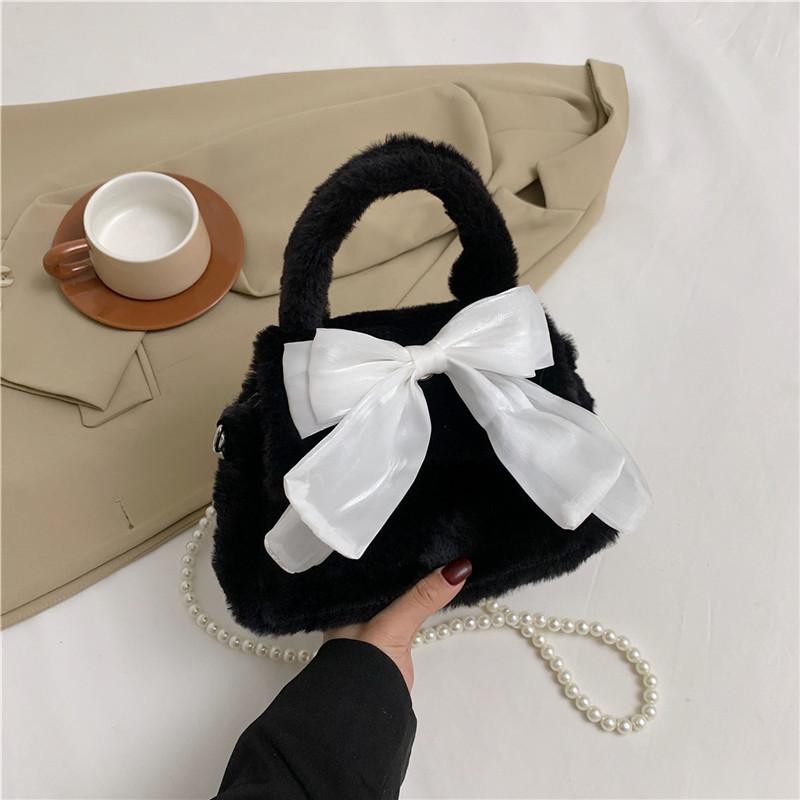 

Популярная в этом году маленькая квадратная сумка 2024 года, новая плюшевая сумка корейской версии, модная сумка через плечо, повседневная простая косая сумка чёрный