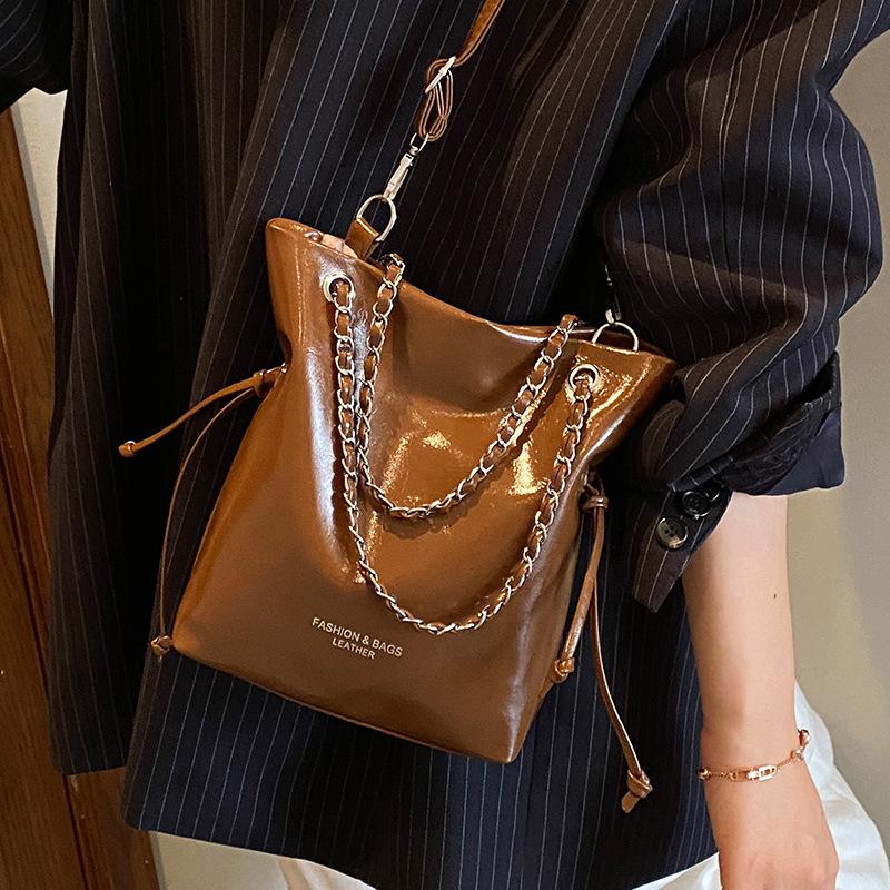 Chain Single-shoulder Crossbody Bag, High Appearance Level, Commuting Handbag, Simple and Fashionable Bucket Bag