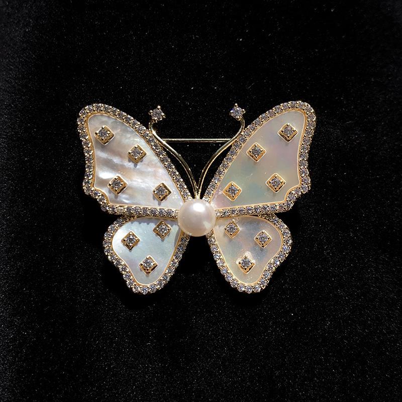 Bo Xin Yun Starry Sky Freshwater Pearl Butterfly Brooch