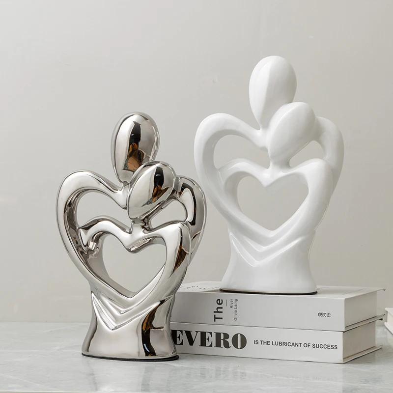 Minimalist couple statue Heart to Heart Couple Ornament Resin character sculptures Light luxury wedding gift home room decor