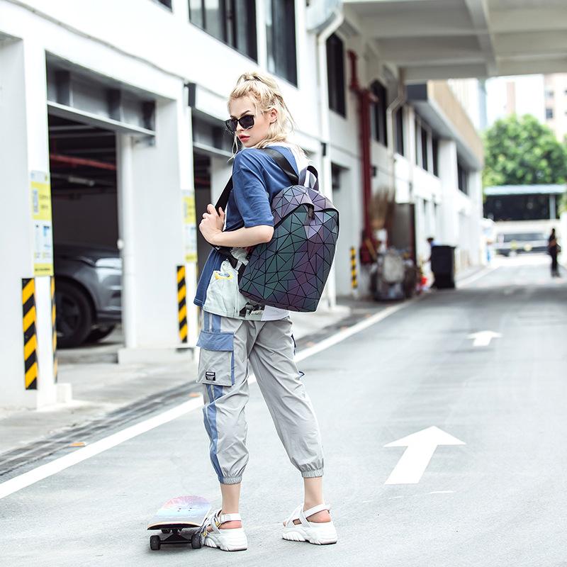 Zaino Geometrico Luminoso da Donna Zainetto Mini Riflettente Olografico Zaino da Viaggio Moda Zainetto Giornaliero Borsa a Spalla Casual per la Scuola