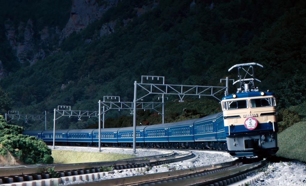 KATO N Gauge EF65 500 Series P Type Limited Express Color Railway Model Electric Locomotive 3060-4