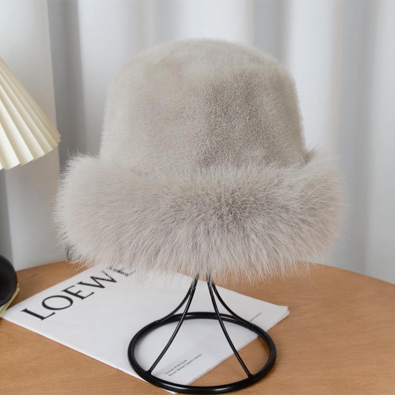 

Plush Mongolian Faux Mink Fur Winter Hat for Women сірий колір