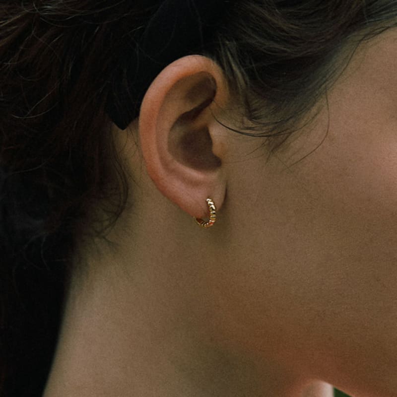 by hyeres [925 silver] Stack brick mini one touch earrings (Gold) BH7E40713Y9XXX