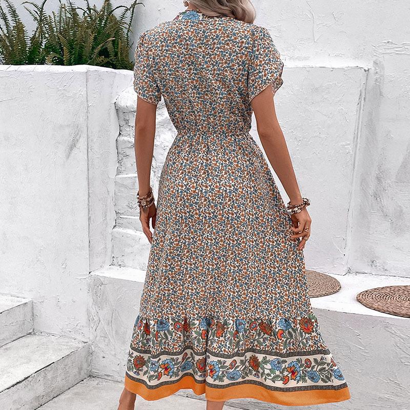 Robe d'été idyllique à volants, manches courtes, motif floral