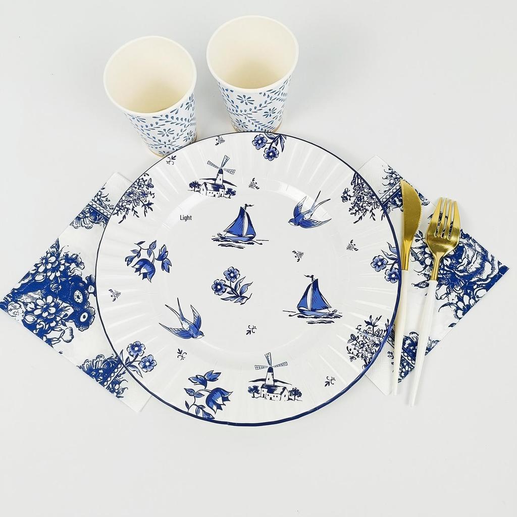 In-Stock Blue & White Chinese Porcelain-Style Disposable Paper Plates for Retro Party or Wedding