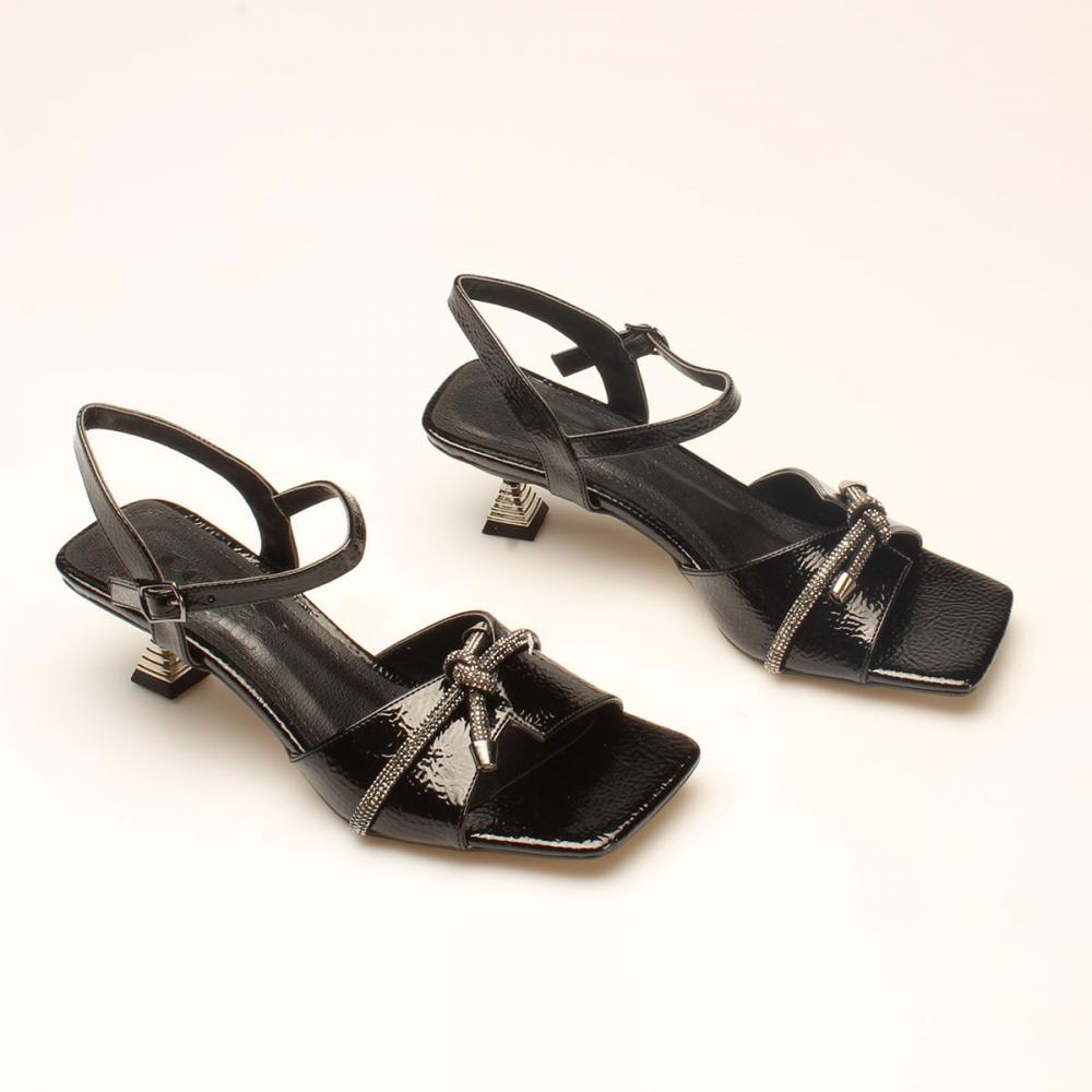 

Черные женские классические туфли на каблуке с морщинистым камнем 36 чёрный