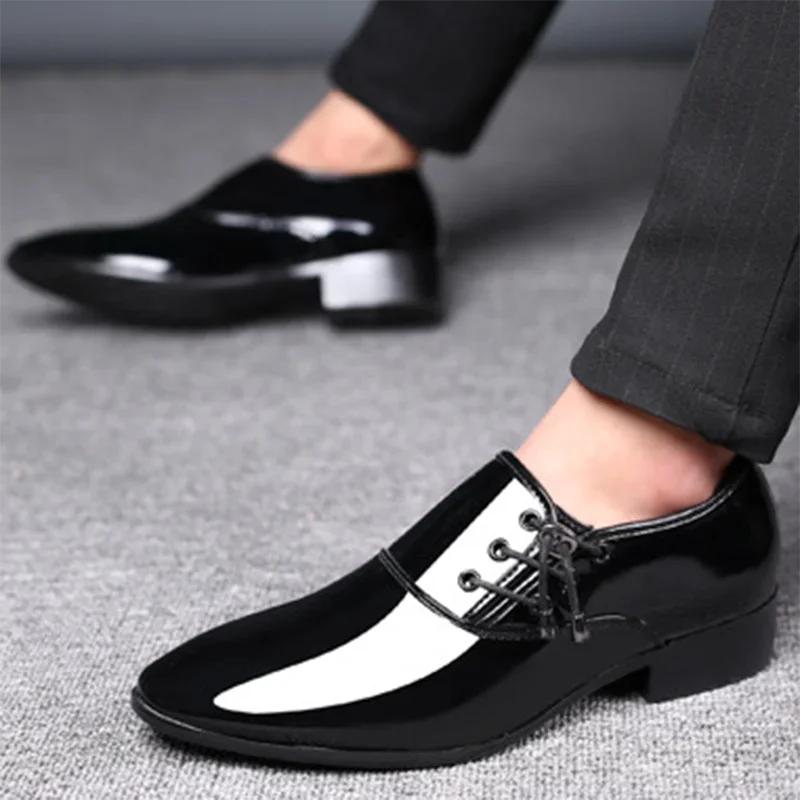 Italienische Lackschuhe für Herren Business-Schuhe Schnür-Oxfords Übergröße Herren Hochzeitsparty-Schuhe Herren Schwarze Leder-Sneaker