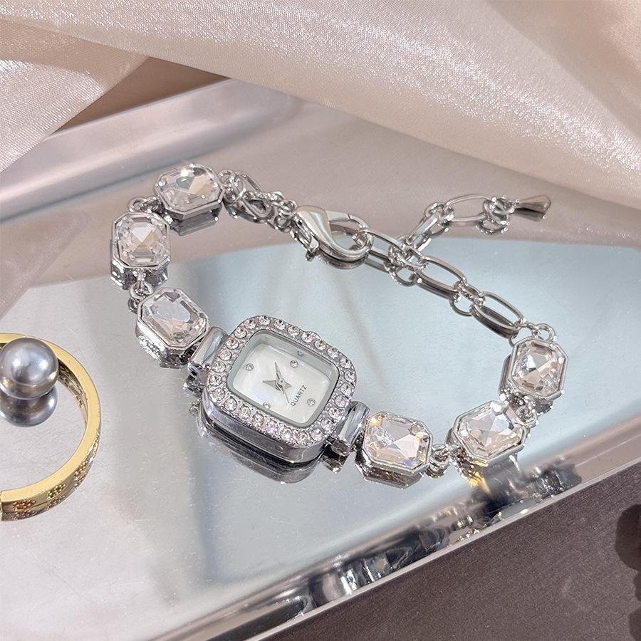 

Rectangle Fritillary Simple Quartz Bracelet Watch Sparkling Small Sugar Cube Lobster Buckle Adjustable Women s Watch
