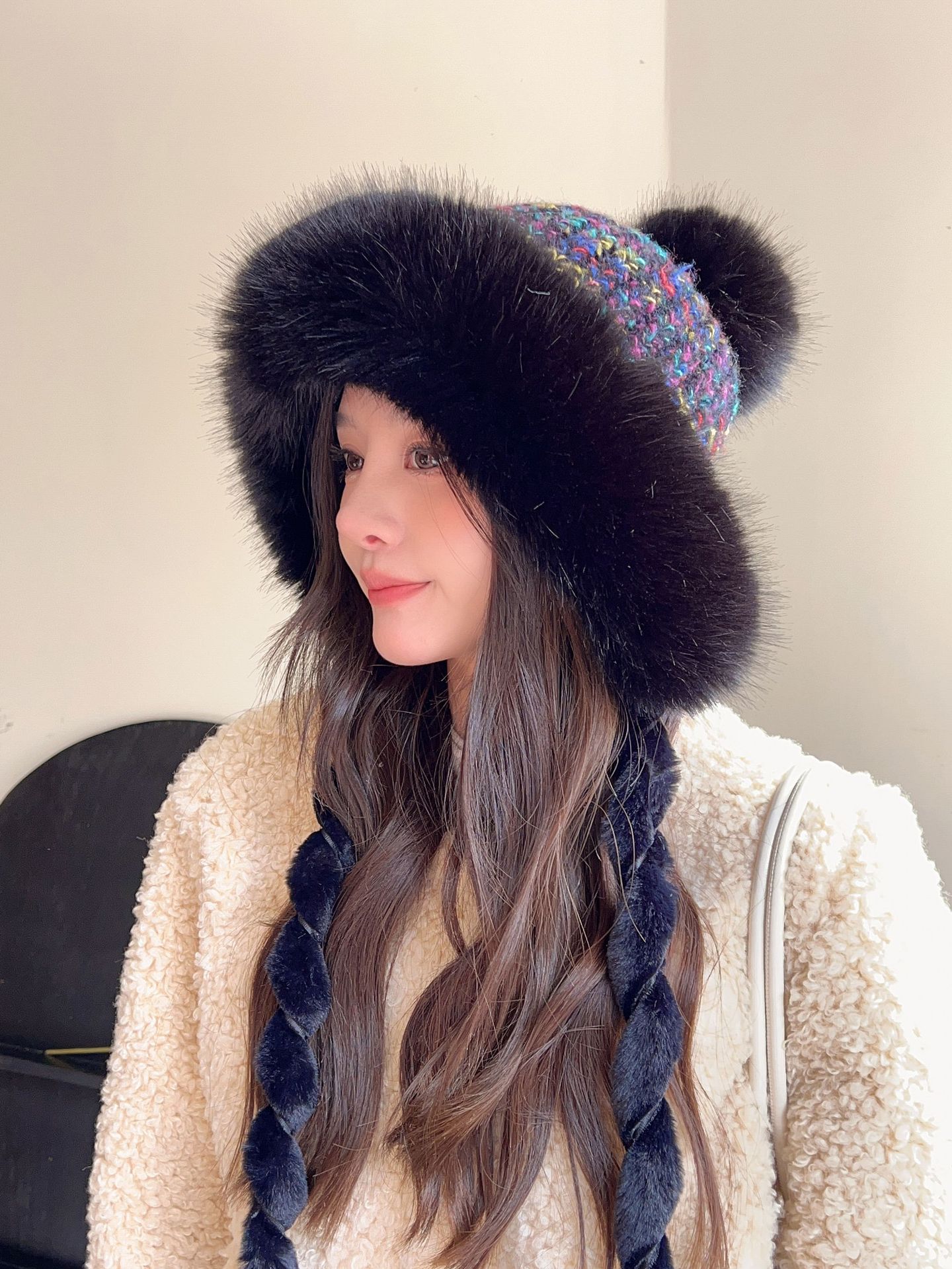 

New autumn and winter plush ear protection hat women s plush thickened warm versatile hairball knitted hat M（56-58cm） чорний