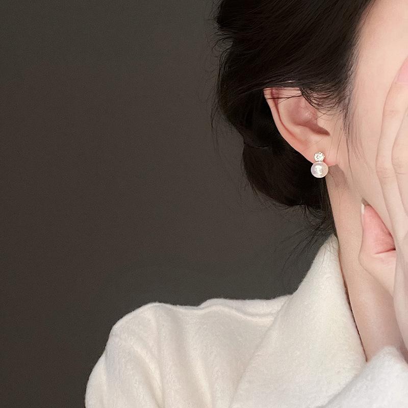 Boucles d'oreilles à tige en perles d'imitation Boucles d'oreilles de cour rétro françaises pour femmes Boucles d'oreilles en diamant à tempérament simple