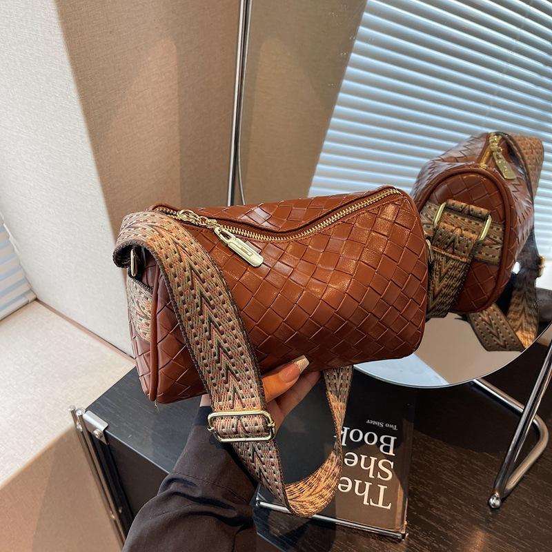 

Today s popular small bags women s new fashion niche broadband shoulder messenger bags women s bags pillow bags коричневый