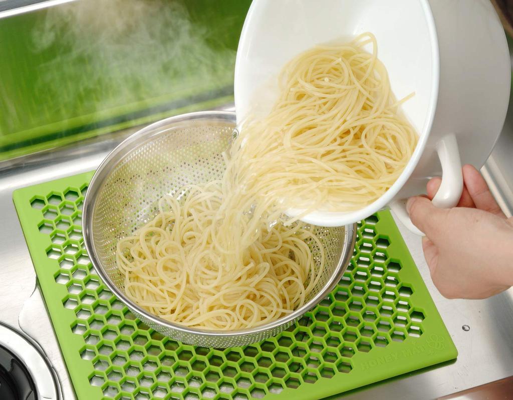 OIZUMI Synthetic Sink X Reduces Water Silicon Honey 39945 Mat, Green, 30.7 27.3 Cm, Splashes, Mat,
