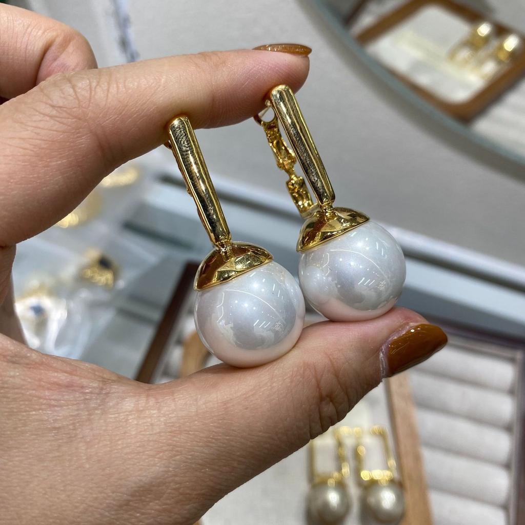 Design Square Buckle Round Pearl Earrings Exquisite 18K Three-Dimensional Geometric Earrings Fashionable High-End Jewelry