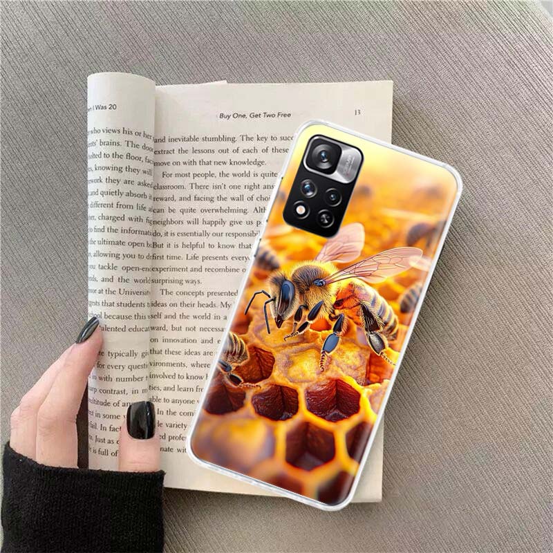 Bees and Honey In the Honeycomb Phone Case For Redmi Note 13 12 Pro Plus 14 15 Pro 5G 11 11T 11E 11S 10 Pro 10S 9 9S Cover Cell