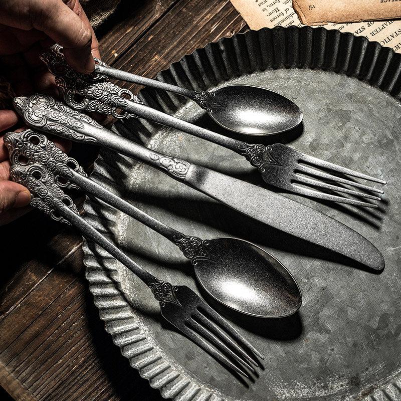 Set di Posate Vintage Sbalzate Coltello Cucchiaio Forchetta, Stile Reale Europeo, Lusso Coltello da Bistecca Forchetta Cucchiaio per Ristorante