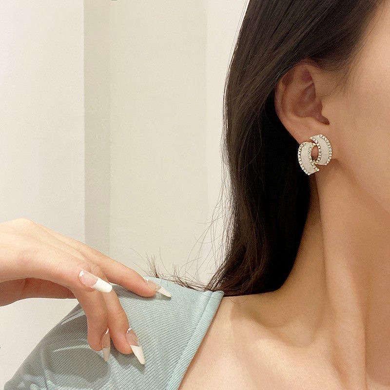 

Серебряные серьги с бриллиантами S925 с геометрическим узором в виде корейского цветка и жемчугом