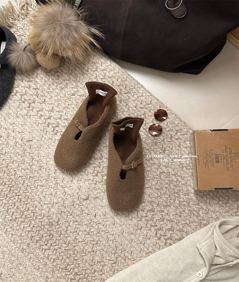 

Women s shoes real shot Mary Jane shallow mouth square head temperament fashion single shoes T belt retro suede soft sole evening 39 светло-коричневого