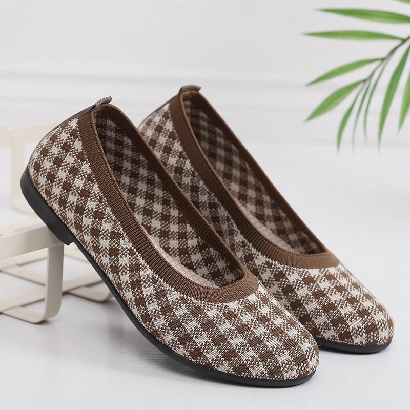 Breathable and Comfortable Old Beijing Cloth Shoes, Casual Slip-on Shoes for Women, Mother's Shoes, Fashionable Flying Woven Cloth Shoes
