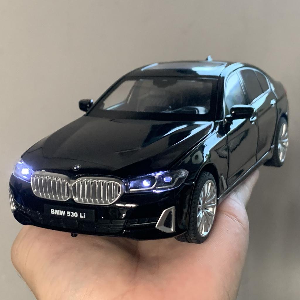 1:24 BMW 530LI Limousine Alloy Car Diecasts & Toy Vehicles Car Model Miniature Scale Model Car Toy For Children Birthday Present